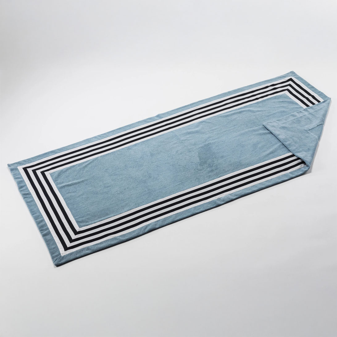 Het Portugese merk Abyss & Habidecor. Deze strandhanddoek Cannes in de kleur groen wordt in diversen kleuren gemaakt van Giza katoen uit het Egyptische Giza.